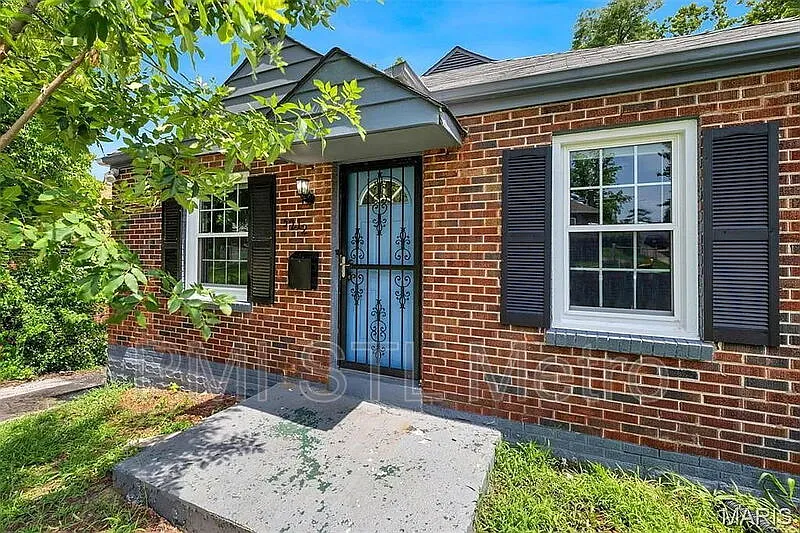 3 bed, 2.0 bath, 1836 sqft, $1,295 — Photo 2