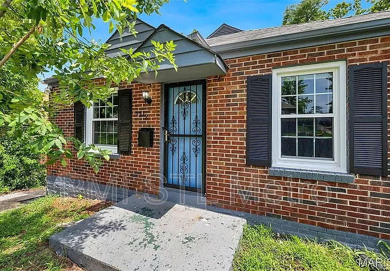 5212 Fletcher St — Photo 2
