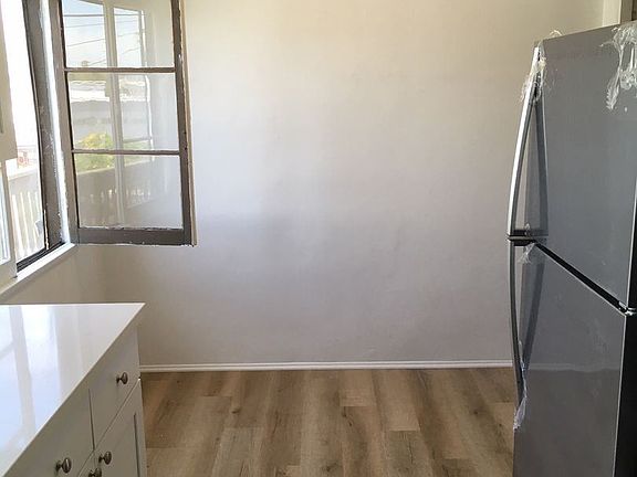 3rd image of 3816 Watseka Ave #9