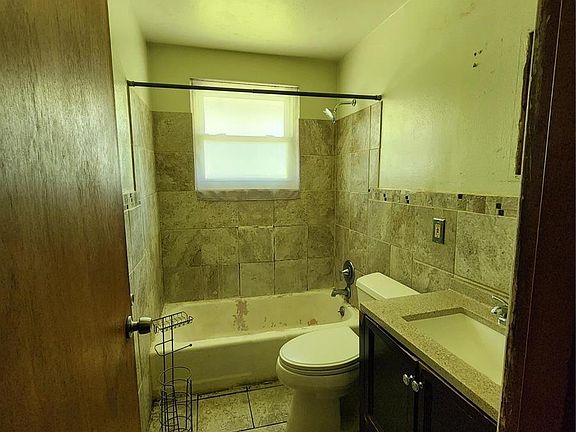 5th image of 1907 Claudine Dr