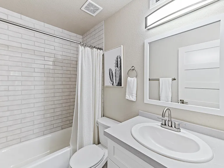 Villa Montana Apartments — Photo 15