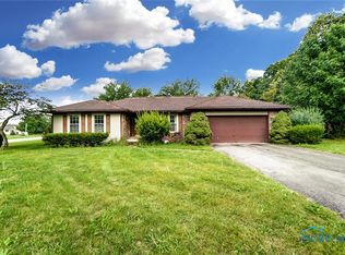 800 Woodstock Ct, Findlay, OH 45840