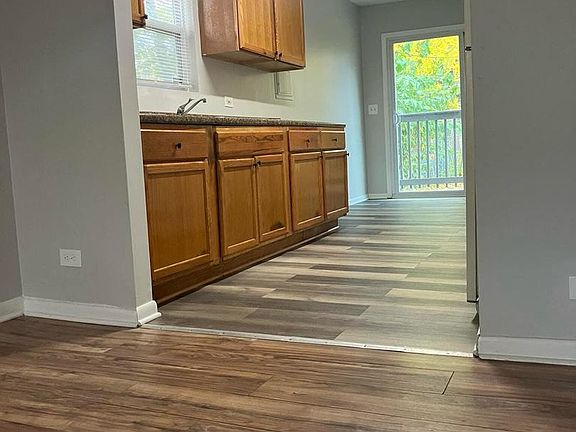 3rd image of 324 Highmoor Dr