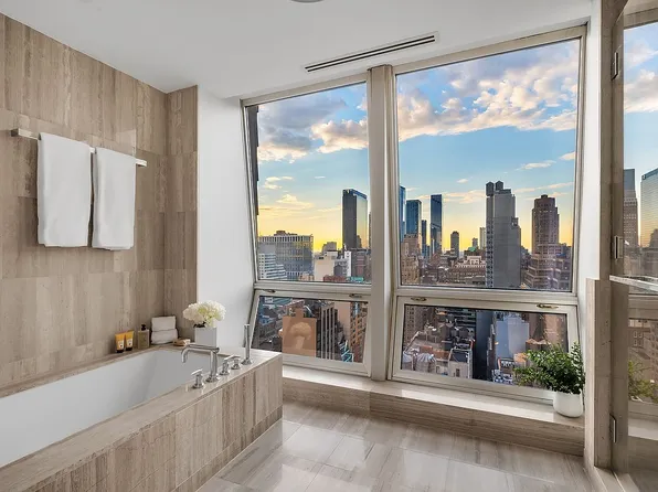 400 5th Ave APT 31F, New York, NY 10018