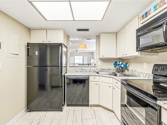 4th image of 3939 Ocean Dr APT 208C