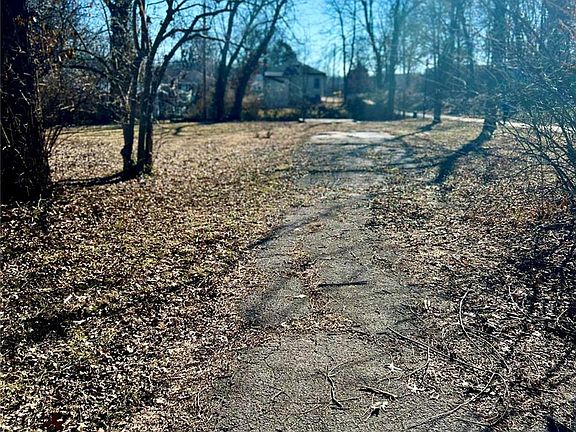 4th image of 8344 Buchanan Ave