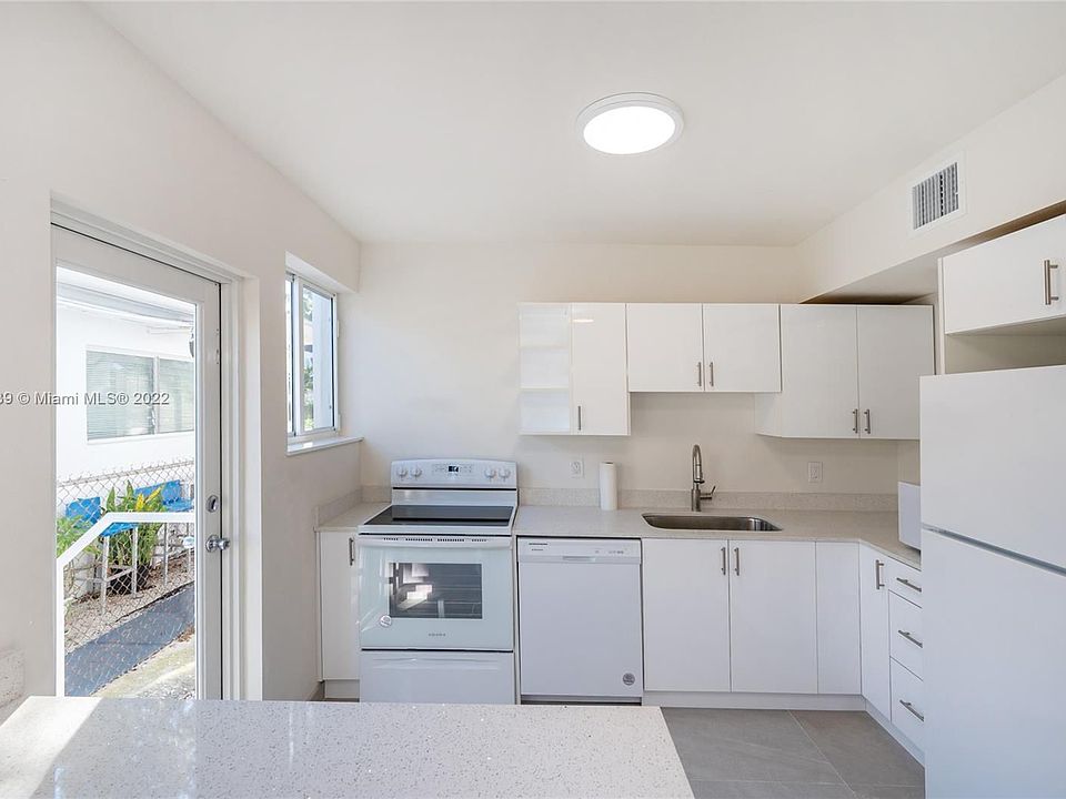 1st image of 835 SE 80th St #1