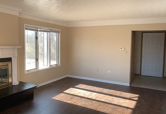 4th image of 4414 Burlingame Cmns