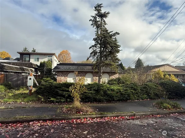 9540 Interlake Avenue N, Seattle, WA 98103