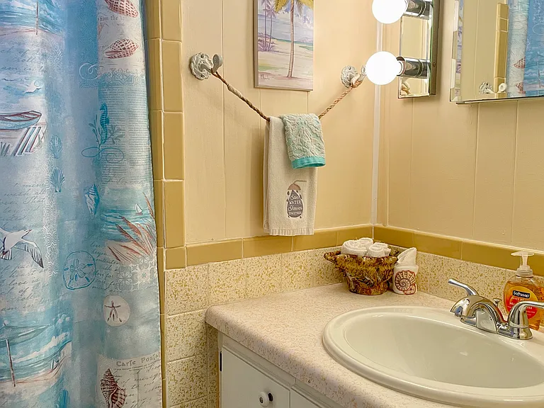 1016 Nell Way — Photo 31