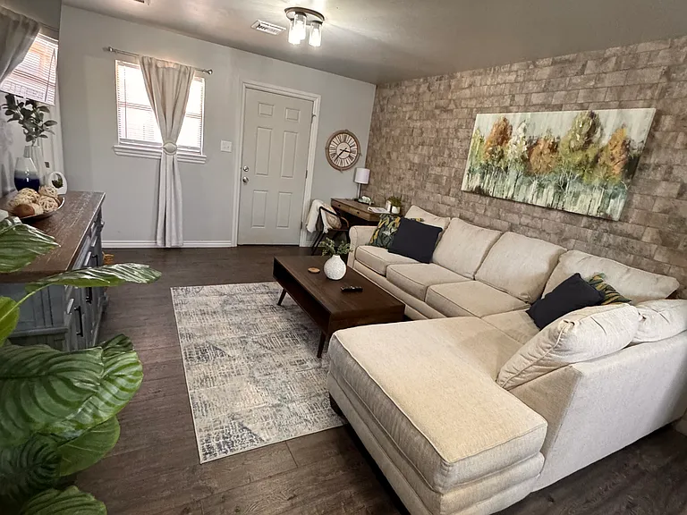 1207 W Gore Blvd #17 — Photo 2