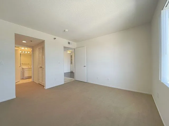 Midvale Towers — Photo 163