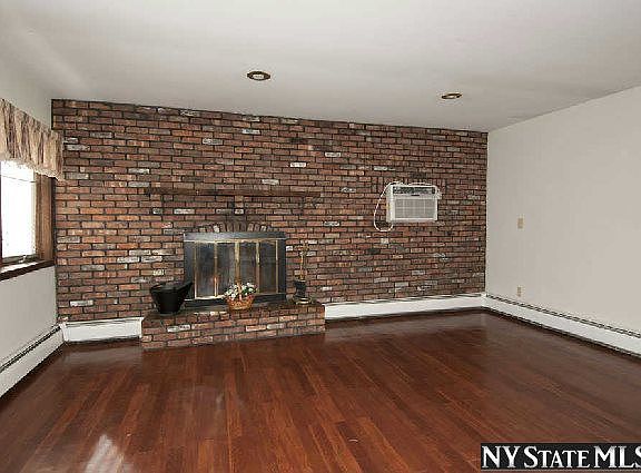 4th image of 146 Fairview Ave
