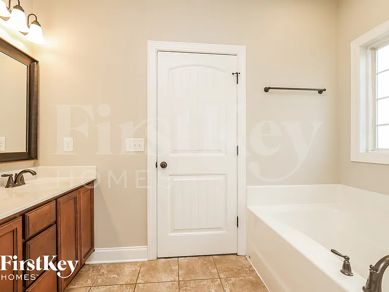 1032 Henry Place Blvd — Photo 11