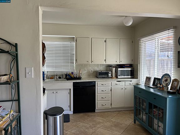 2nd image of 1924 Woodland Dr