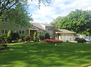 21 Kenneth Ter E, Middletown, NJ 07748