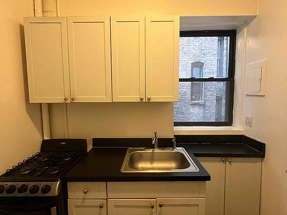 5th image of 328 E 78th St APT 6