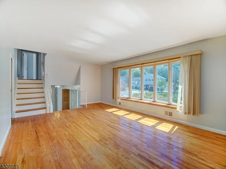 17 Brook Pl — Photo 8
