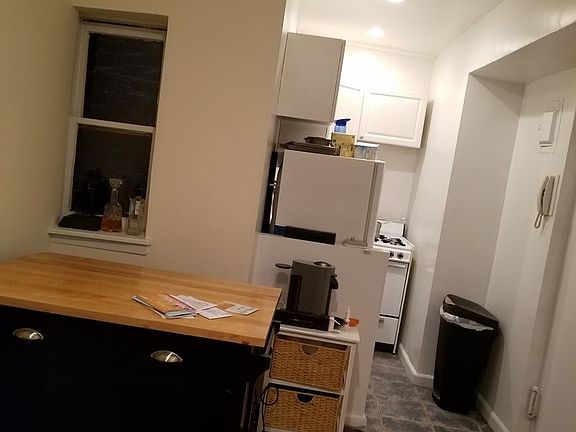 4th image of 321 E 90th St APT B