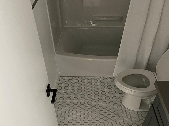 5th image of 1234 N Edgemont St #205