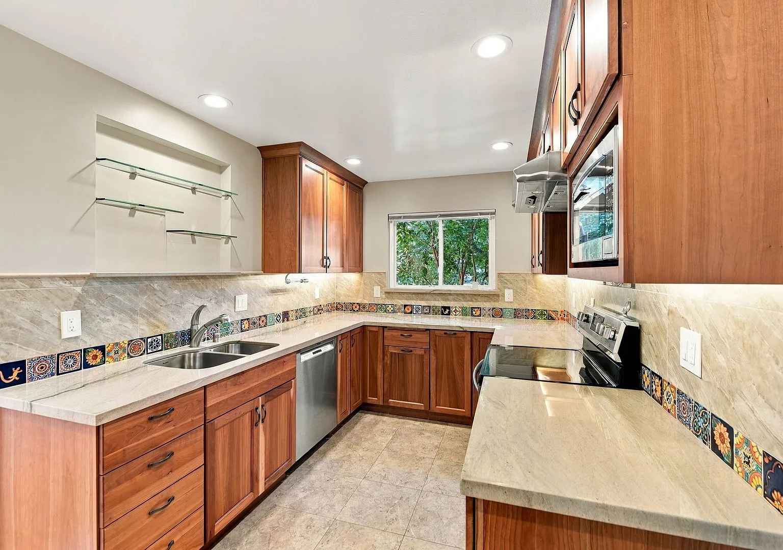 Remodeled 4BD Cambrian Home | Bonus Family Room | Central A/C | Top Schools — Photo 3