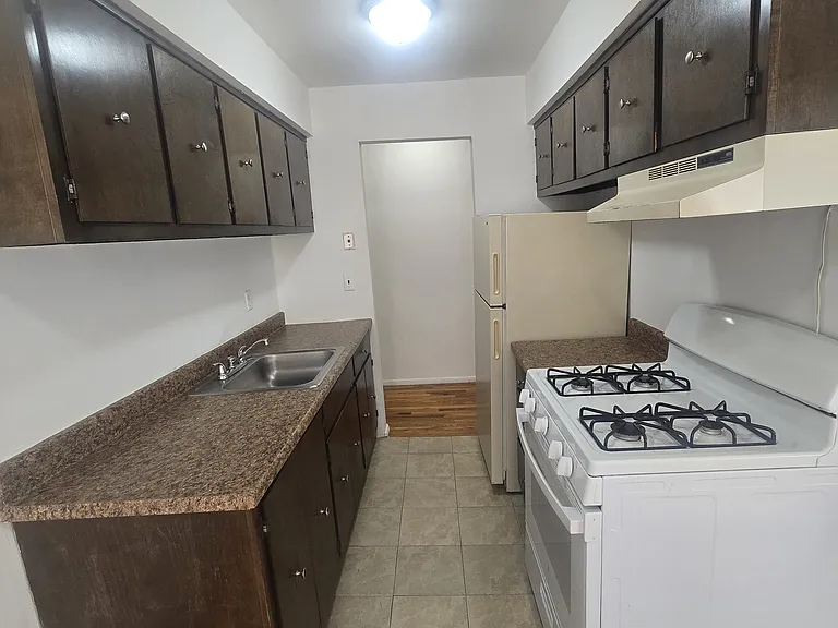 33 Bay Ter #1-A — Photo 6
