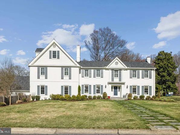 6825 Newbold Dr, Bethesda, MD 20817