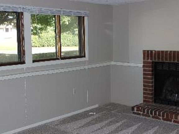 4th image of 556 98th Ln NE