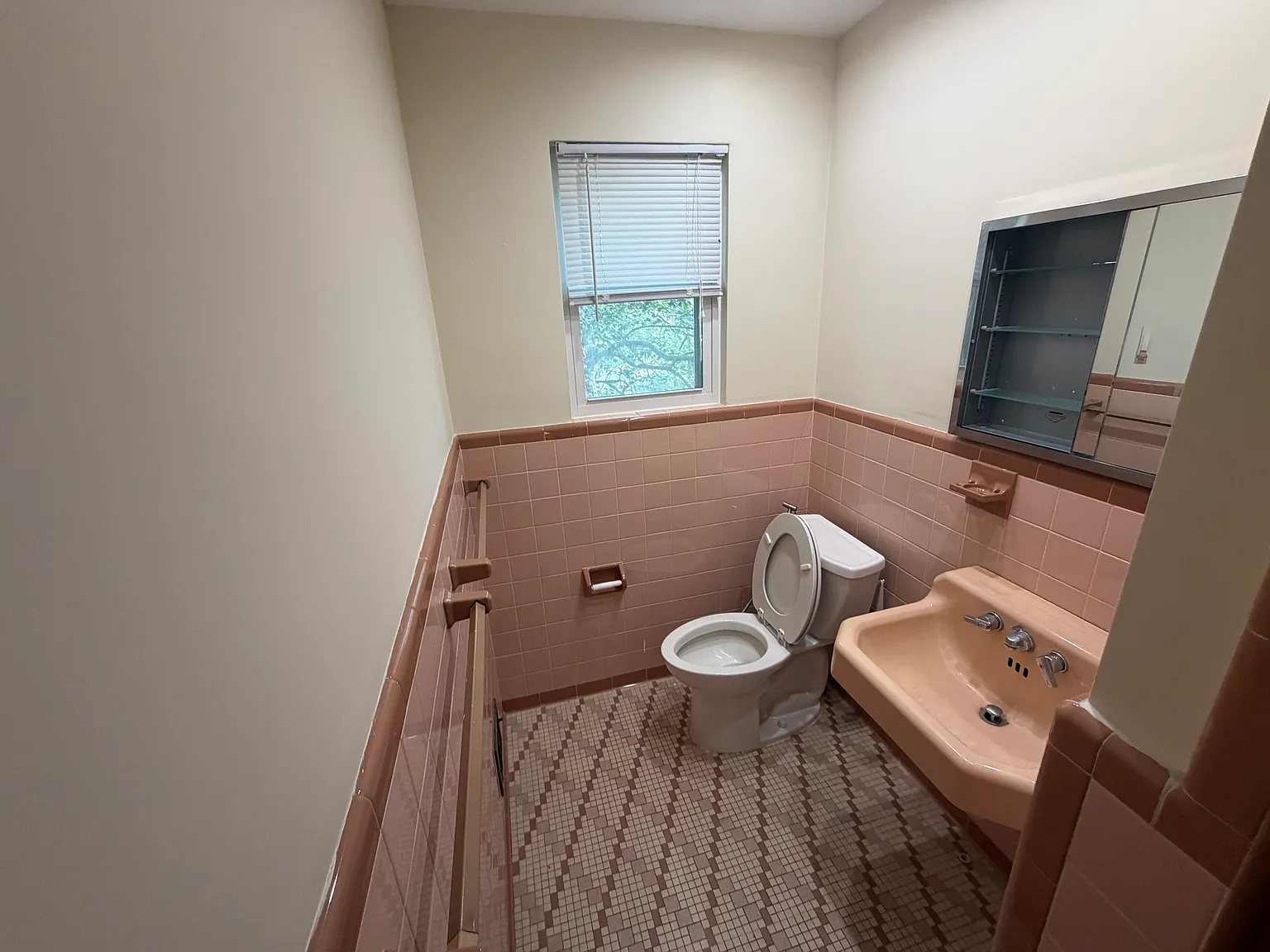 5 bed, 1534 sqft, $4,600 — Photo 4