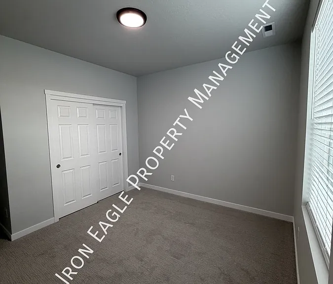 1086 Woods Bog Ct — Photo 17