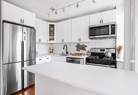 5th image of 345 Clinton Ave APT 5D