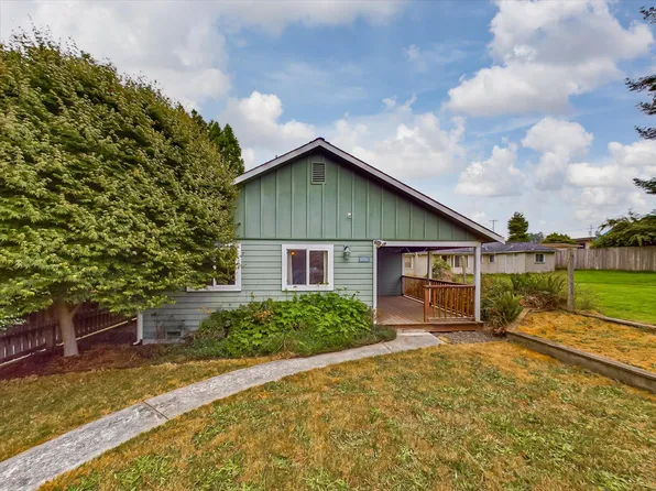 3943 Salem Pl, Eureka, CA 95503