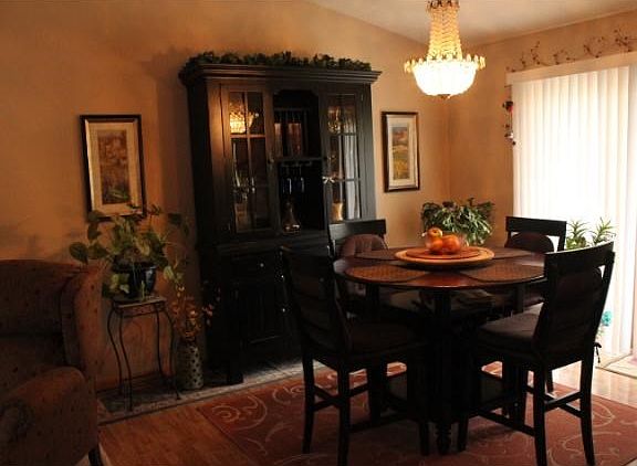 Lovely dining room off kitchen and living room.