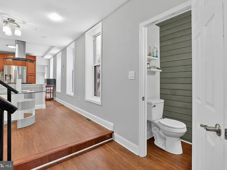 2319 E Somerset St — Photo 5