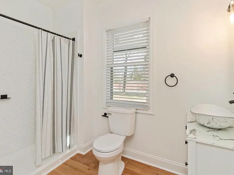 602 S Hammonds Ferry Rd — Photo 16