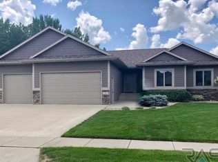1009 W Golden Eagle St, Sioux Falls, SD 57108