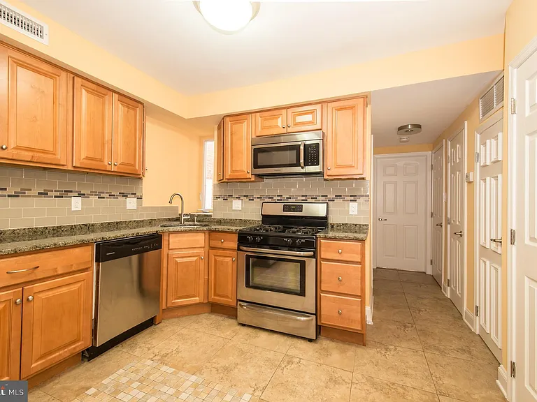 246 S 22nd St #2 — Photo 6