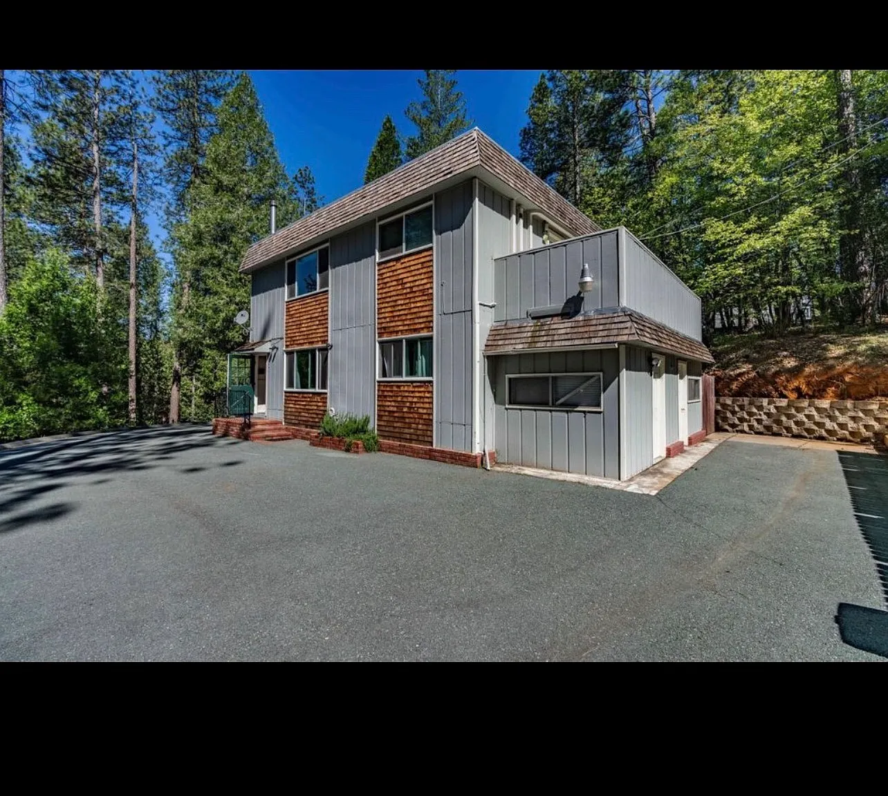 2 bed, 900 sqft, $1,900 — Photo 1