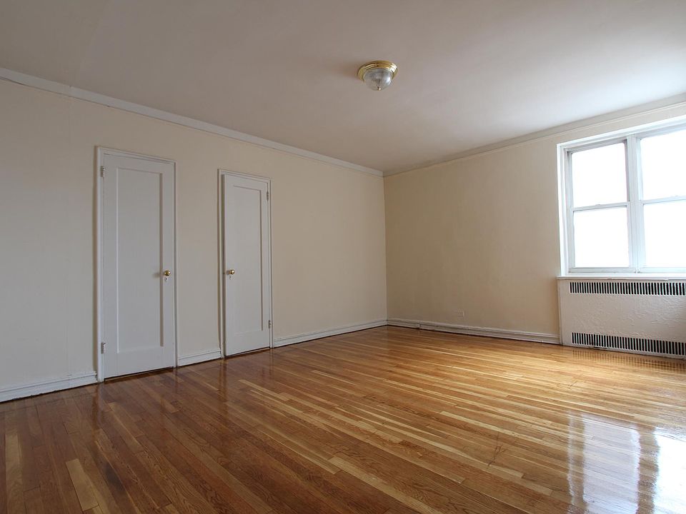 2nd image of 3051 Ocean Ave APT F6