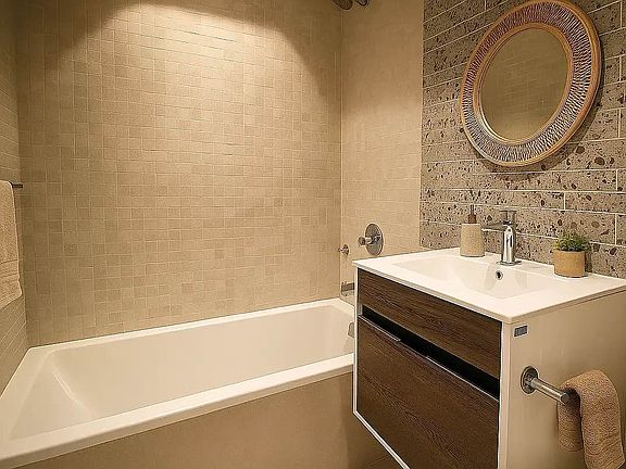 5th image of 325 E 93rd St #3B