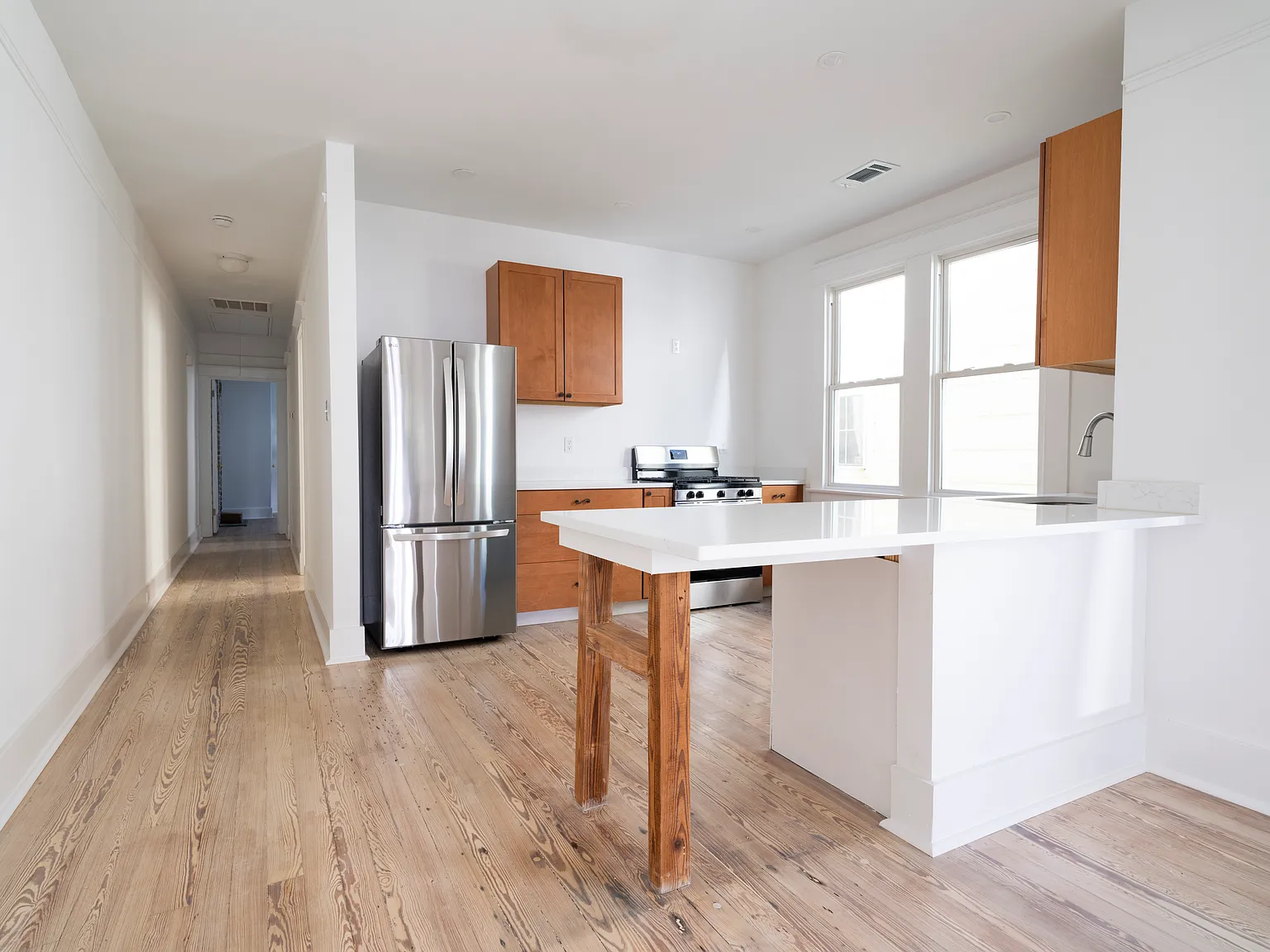 2 bed, 850 sqft, $2,500 — Photo 1