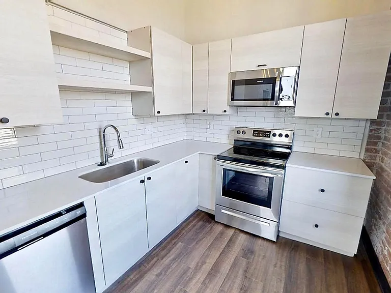 Landmark Lofts Apartments — Photo 25