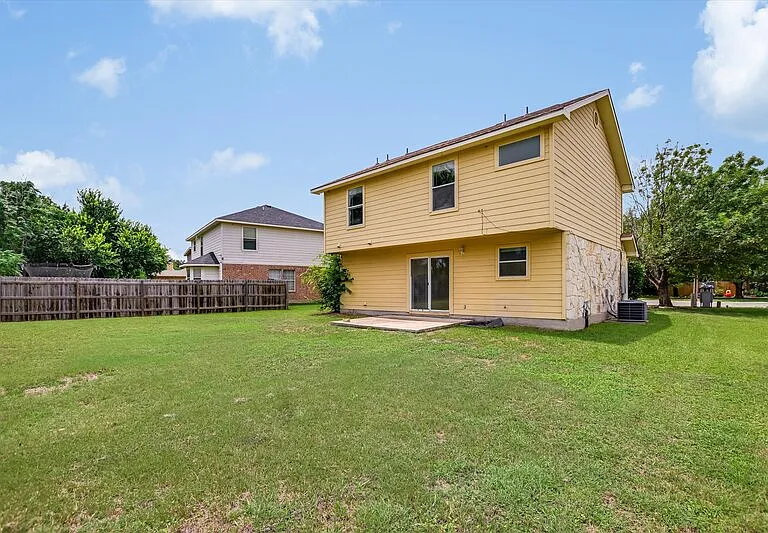 716 Honeysuckle Dr — Photo 10