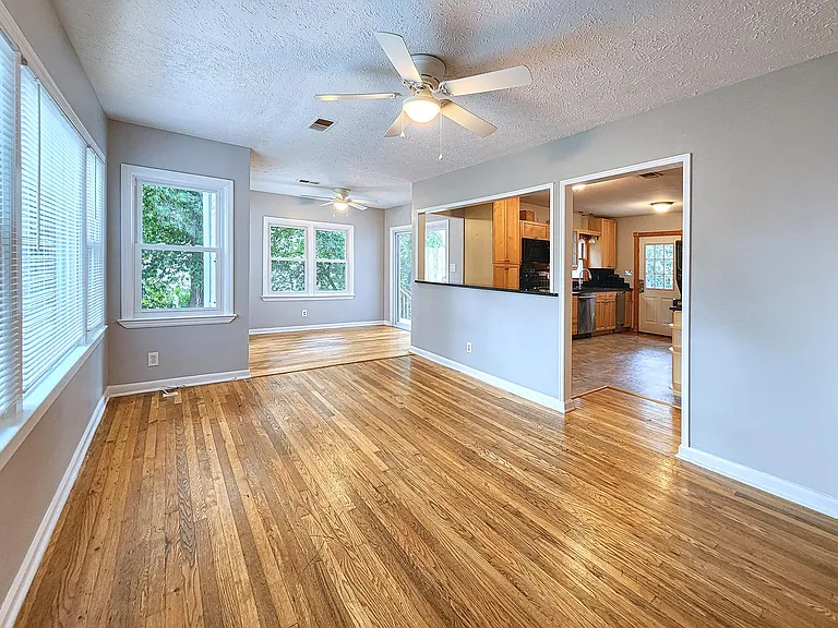 448 E Pharr Rd — Photo 2