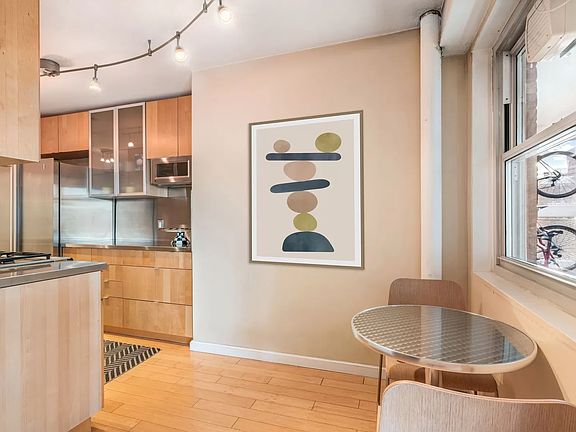 5th image of 90 La Salle St APT 8H