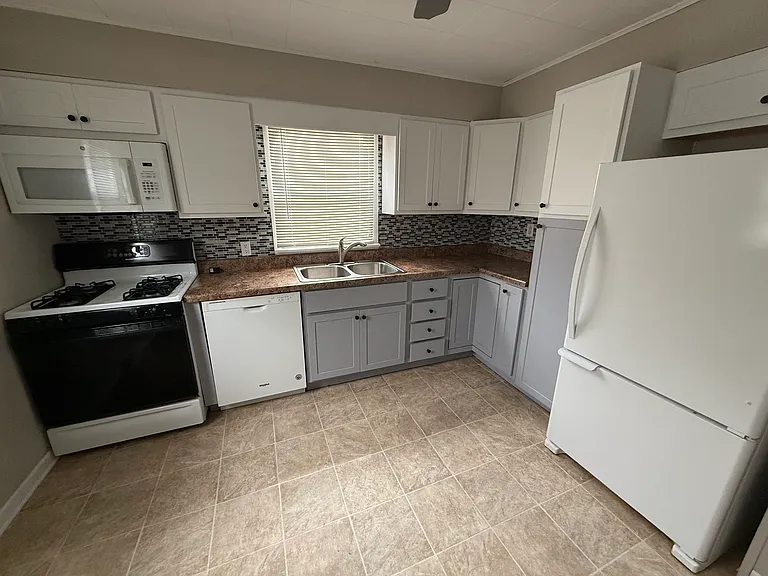 10 Walnut Pkwy — Photo 9