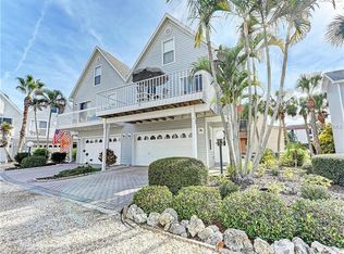 6305 Gulf Dr, Holmes Beach, FL 34217
