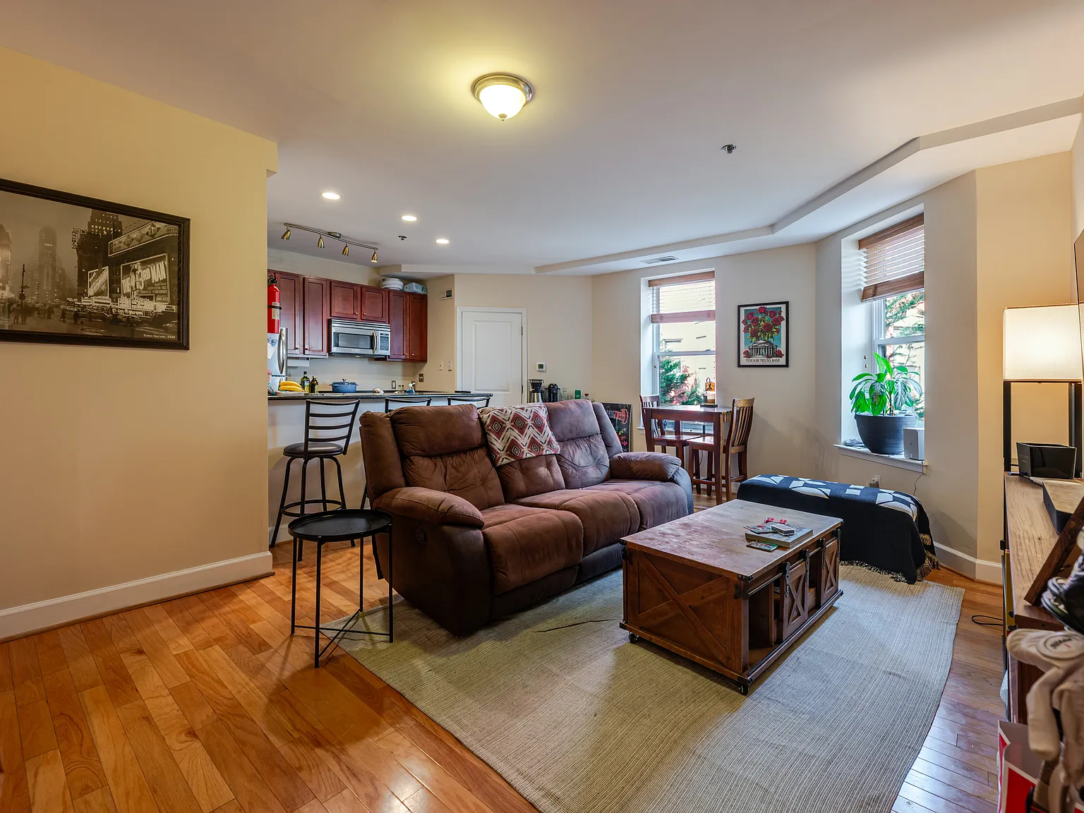 2 bed, 973 sqft, $3,500 — Photo 3
