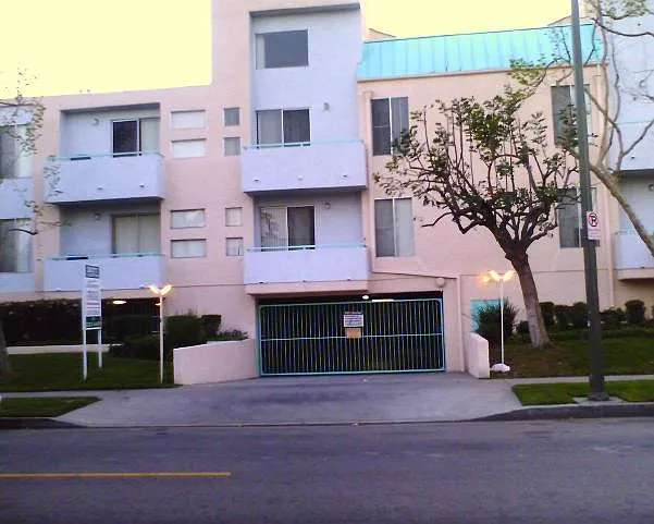3637 Clarington Ave #112