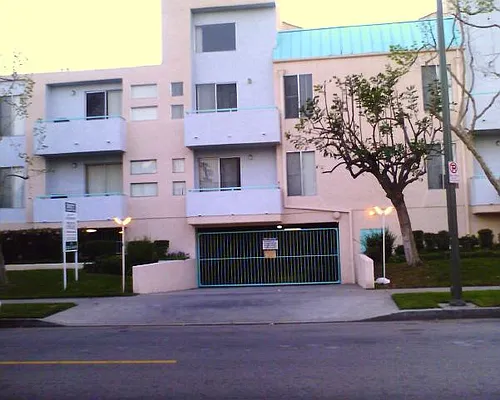 3637 Clarington Ave Photo 1